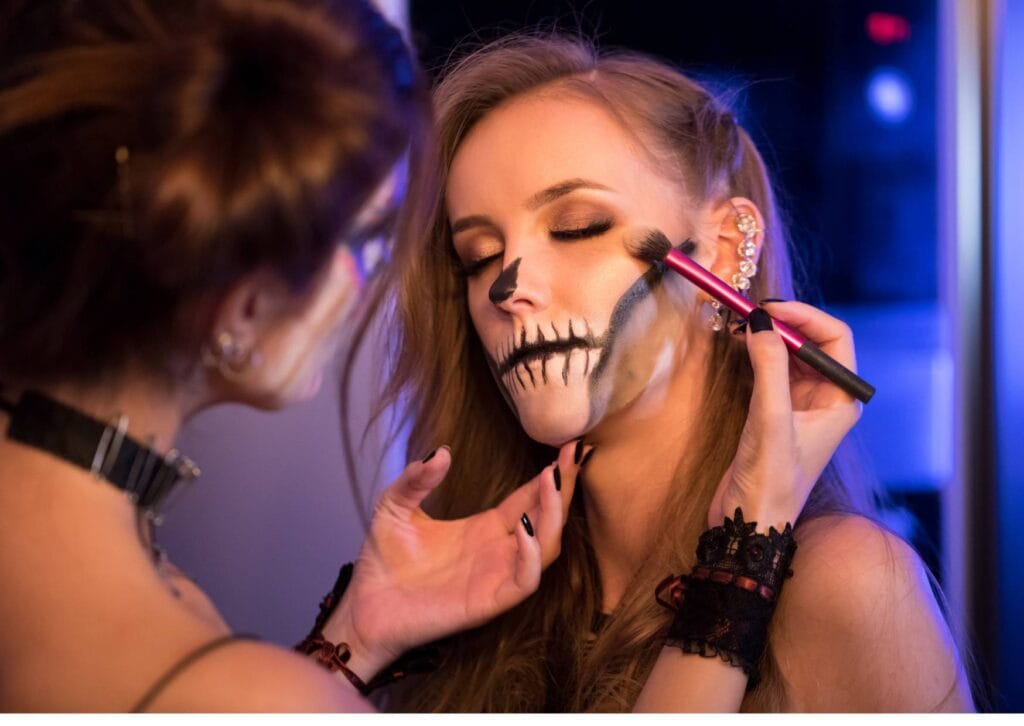Black-Halloween-Makeup-1024x726 50 inspirações de Halloween