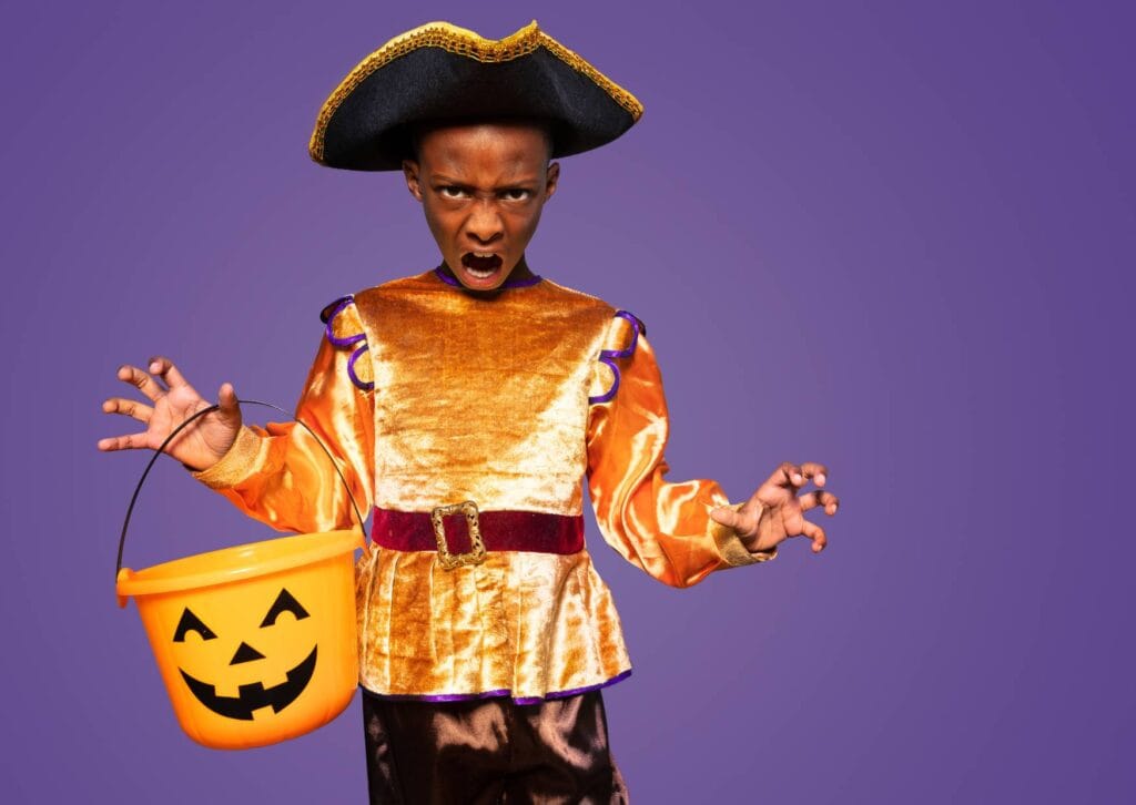 Boy-in-halloween-costume-1024x726 50 inspirações de Halloween