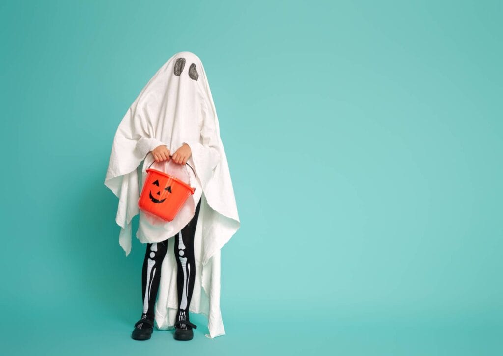 Fantasia-de-fantasma-com-lencol-1024x726 50 inspirações de Halloween