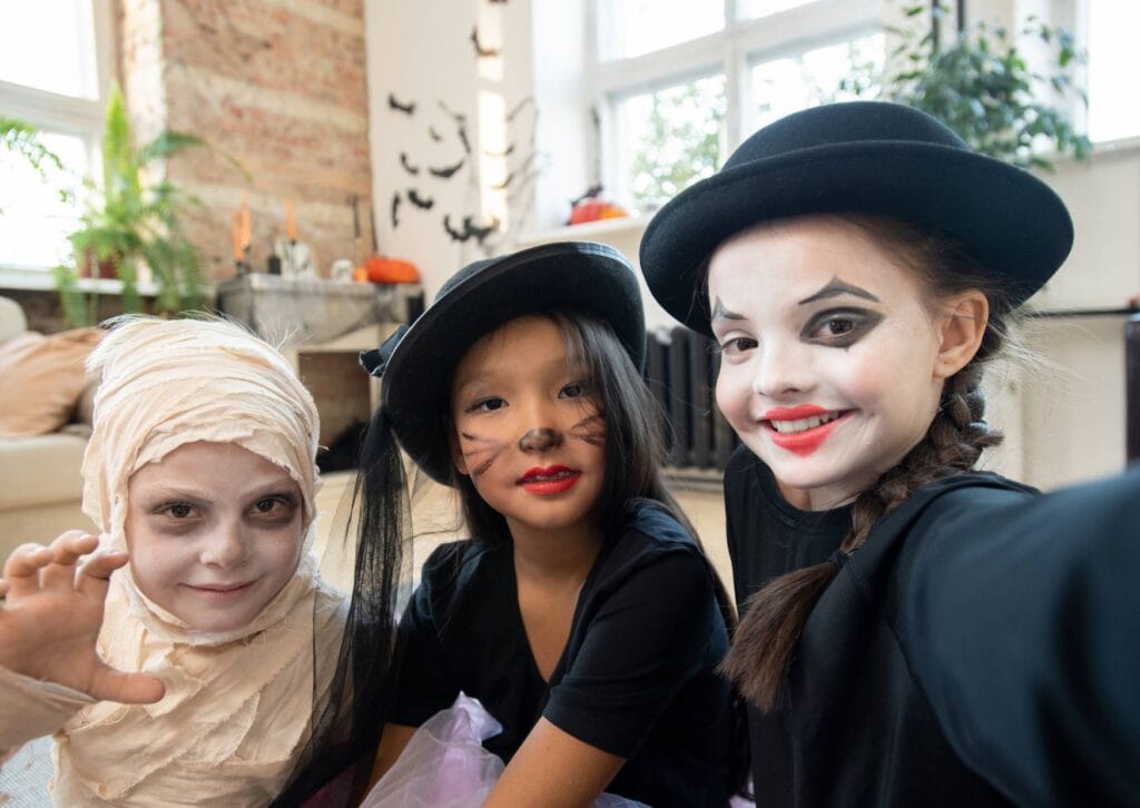 Kids-Halloween-Funny-Makeup-1024x726 50 inspirações de Halloween