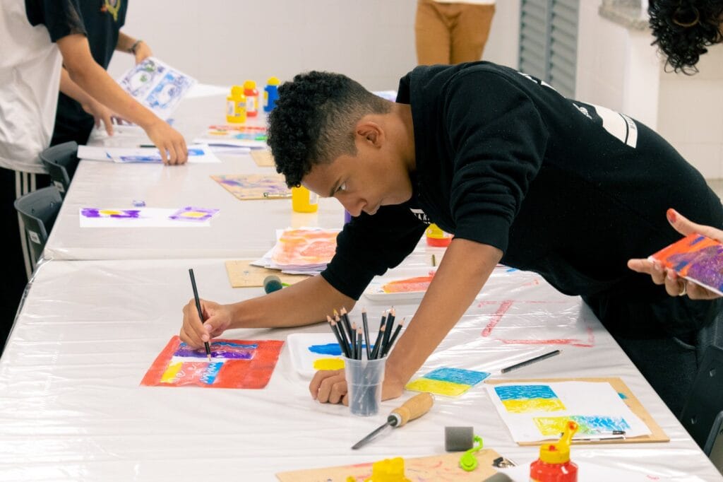 MAB-Educativo-oficina-1024x682 Oficinas de práticas artísticas no mês da Consciência Negra
