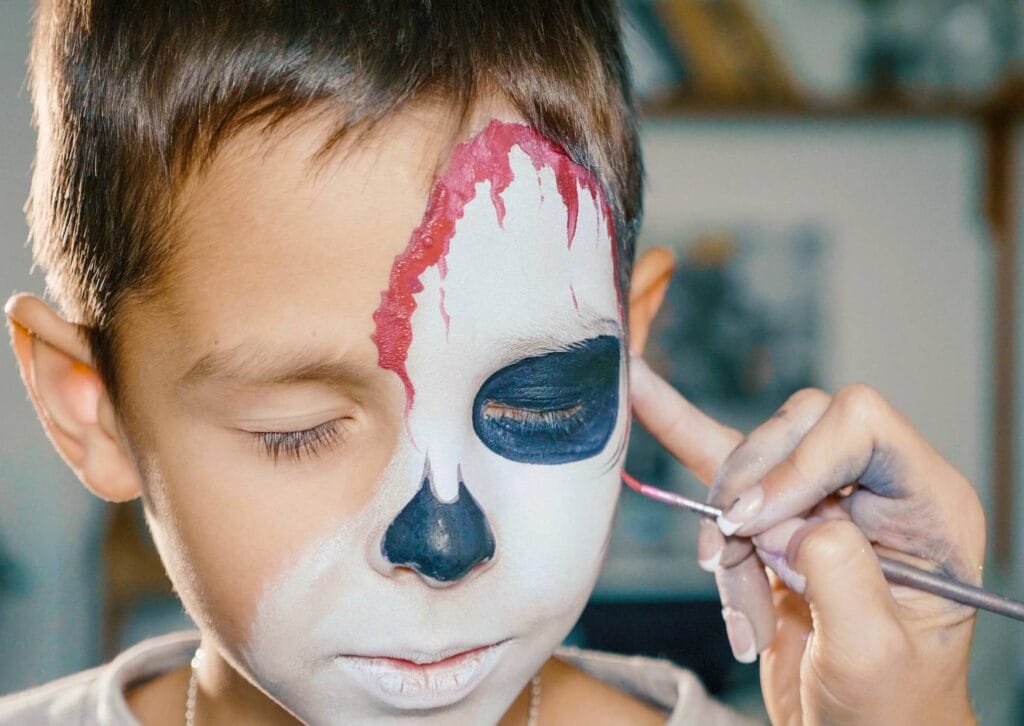Maquiagem-profissional-em-criancas-Halloween-1024x726 50 inspirações de Halloween