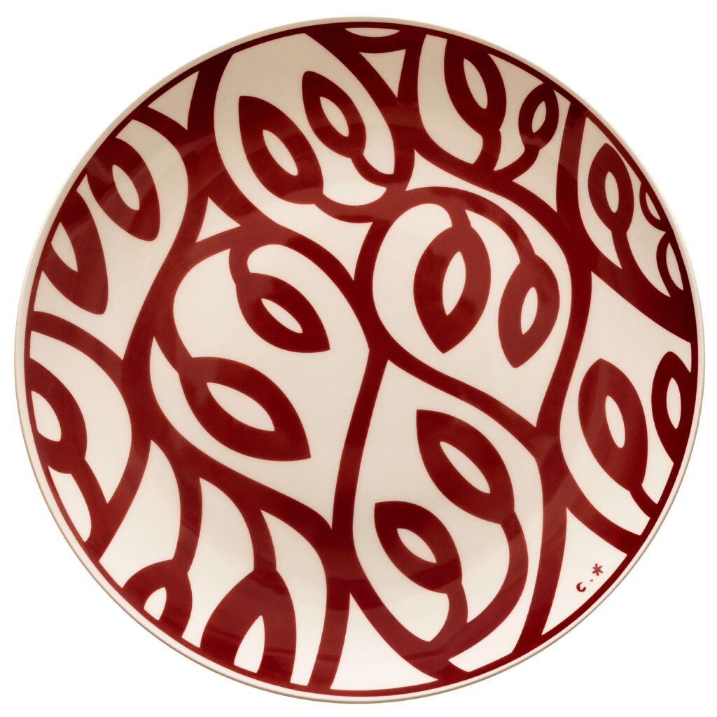 prato-de-porcelana-branco-e-vermelho-1024x1024 TGS une arte e afeto em gift exclusivo assinado por Célia Estrela para o Dia das Mães