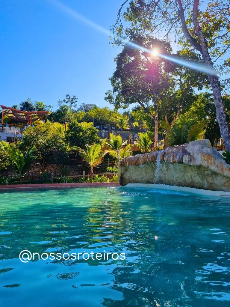 Piscina-de-borda-infinita Um parque entre dois estados, com natureza e diversão para toda a família