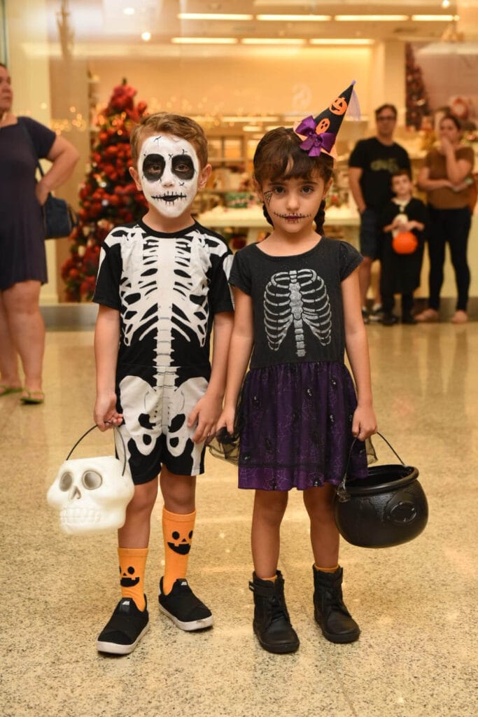 Criancas-no-Halloween-TGS-683x1024 Parada Assombrada de Halloween toma conta do TGS com muita diversão e doces ou travessuras