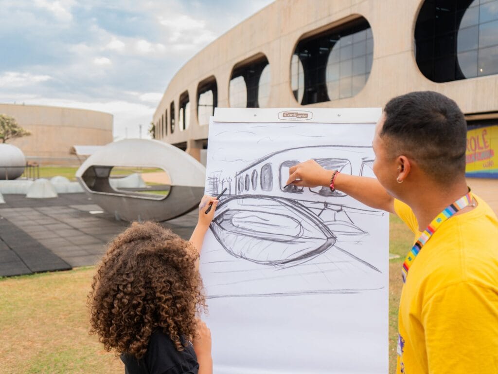 Desenho-carvao-no-CCBB-1024x768 Novembro no Rolê Cultural do CCBB Brasília: ancestralidade em movimento