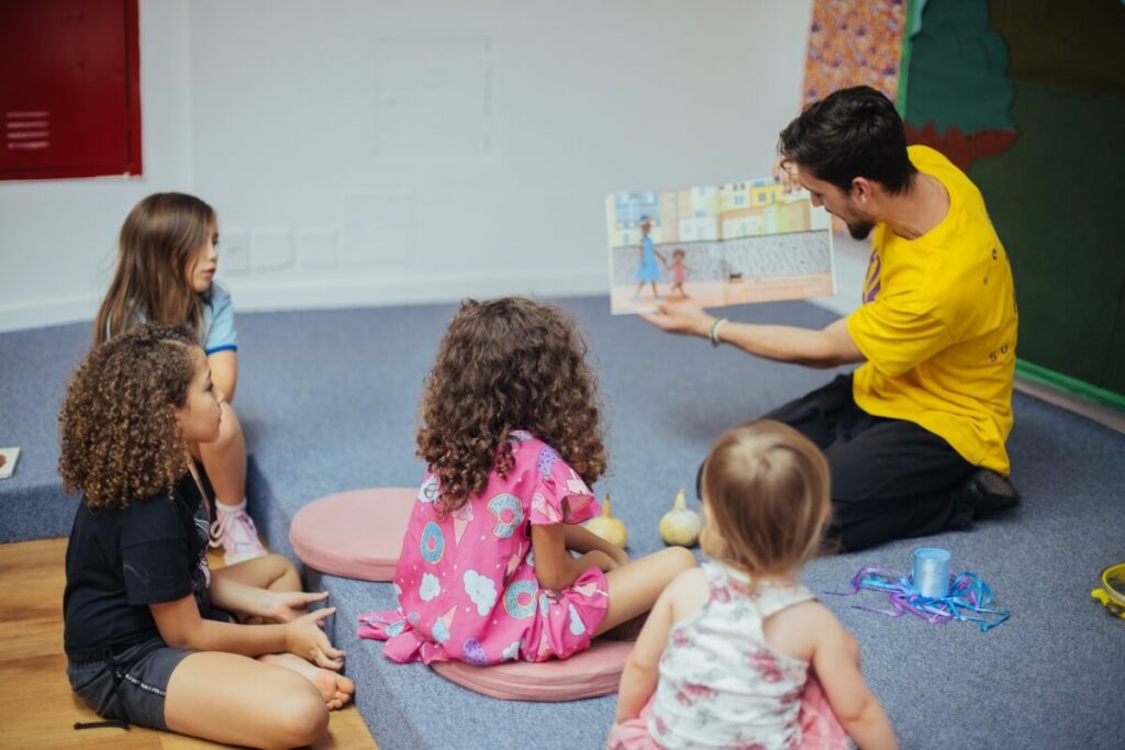 Historia-Contada-para-Bebes-foto-de-Tati-Reis-3-1024x683 Rolê Cultural Educativo celebra infância com brincadeiras ao ar livre no CCBB Brasília