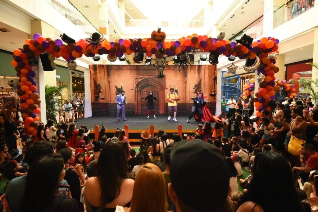 teatro-de-halloween-jk-1024x683 JK Shopping promove Bailinho de Halloween com programação especial para toda a família