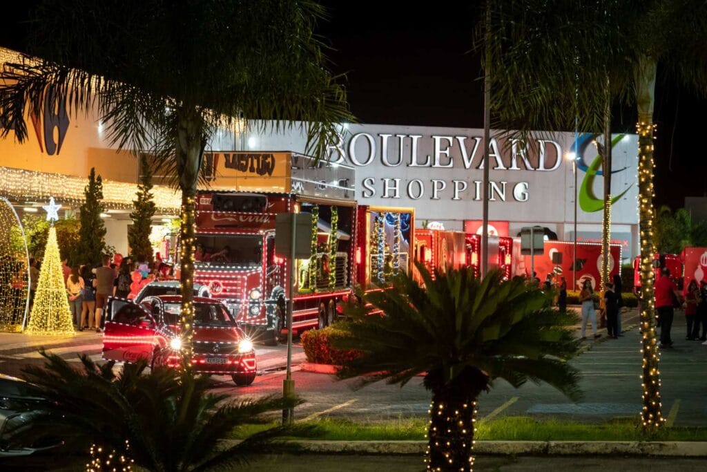 Boulevard-Shopping-Brasilia-Natal-2025-1024x683 Boulevard Shopping Brasília recebe a Caravana de Natal da Coca-Cola em noite especial