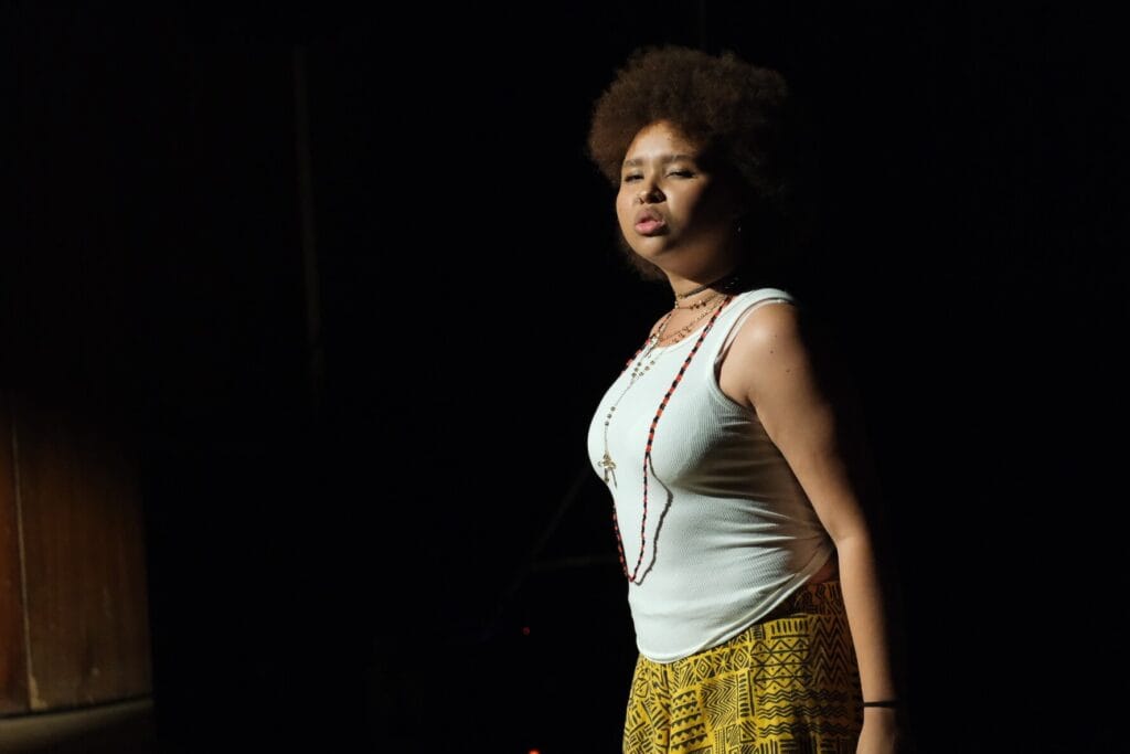 Manual-Antirracista-1024x683 O premiado espetáculo “Manual Antirracista”realiza apresentações gratuitas no DF