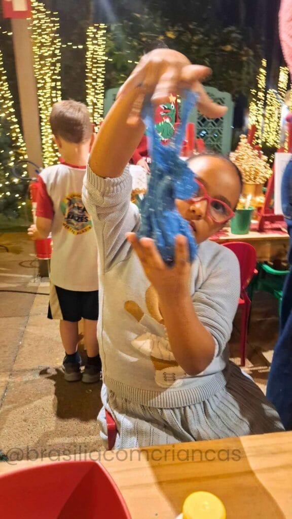 Natal-no-Pontao-oficina-de-slime-576x1024 “Natal Imperial” chegou ao Pontão Lago Sul 