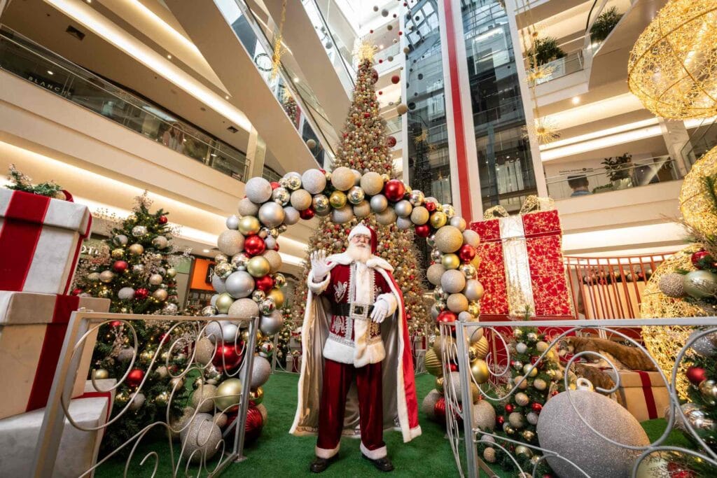 Papai-Noel-prateado-1024x683 Decoração Jubileu de Prata homenageia 25 anos do TGS com um Natal de brilho, emoção e memórias