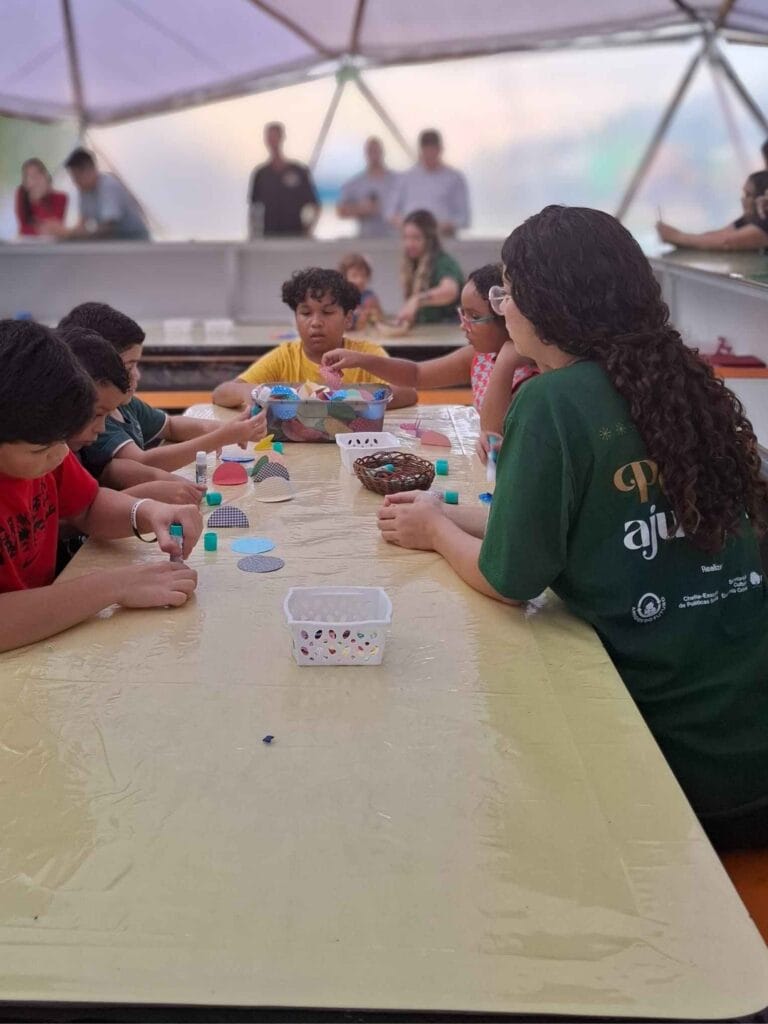 oficina-de-enfeite-natalino-768x1024 Nosso Natal 2025 ilumina a capital federal