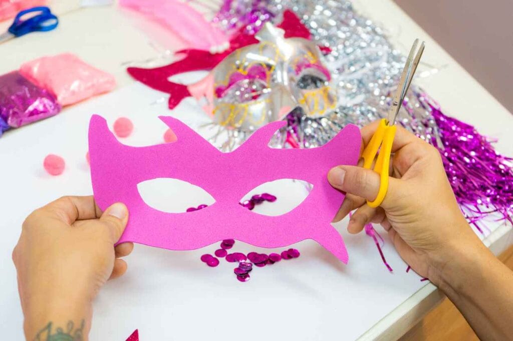 Mascara-de-Carnaval-Rosa-1024x682 Programação infantil no CCBB Brasília em fevereiro: oficinas, histórias e carnaval