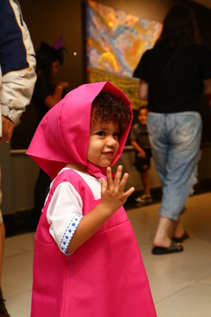 crianca-vestida-de-masha-682x1024 Tardes de Folia transforma o JK Shopping em palco de carnaval para os pequenos