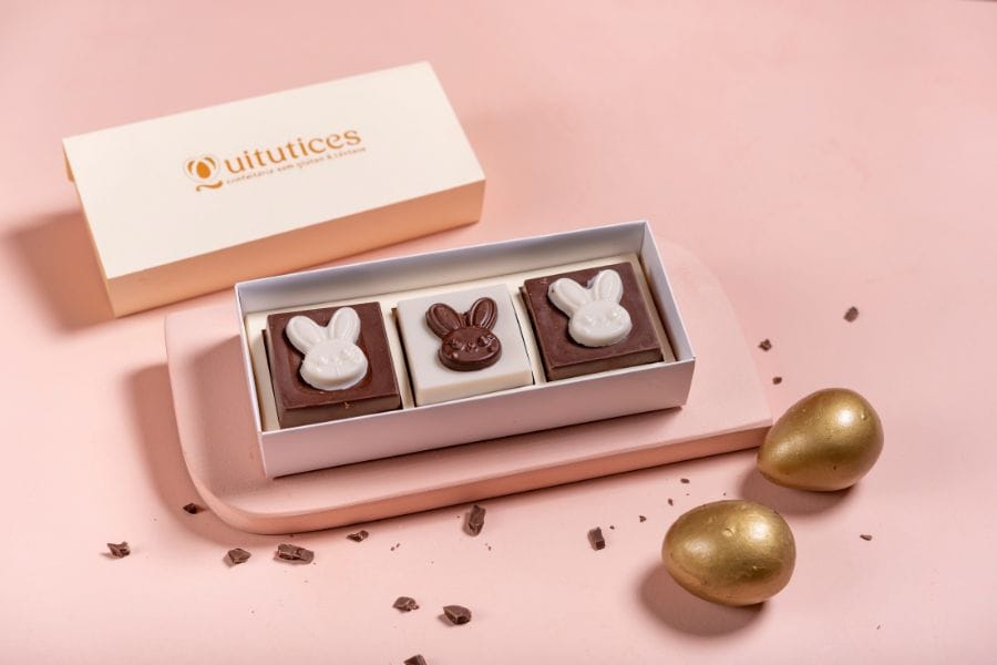 Trio-de-bombons_QuQuitutices_Foto-de-Henrique-Fererra Quitutices celebra 10 anos de Páscoa inclusiva com cardápio autoral que une afeto, técnica e alta confeitaria