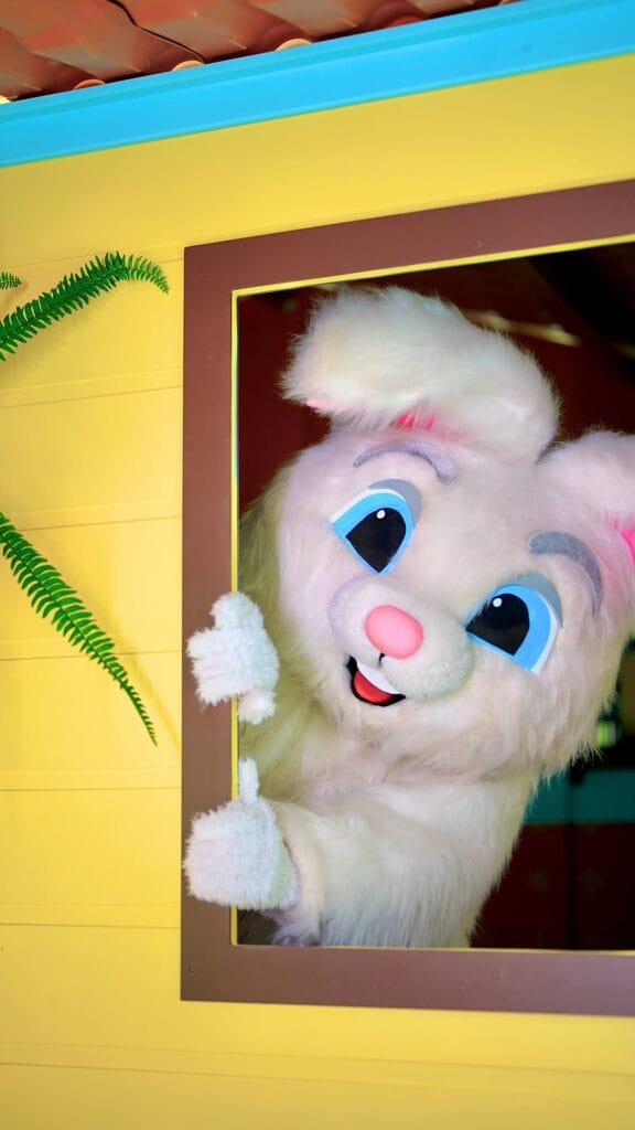 coelho-da-pascoa-parkshopping-576x1024 Vila de Páscoa no ParkShopping: experiência imersiva, oficinas para crianças e ação solidária