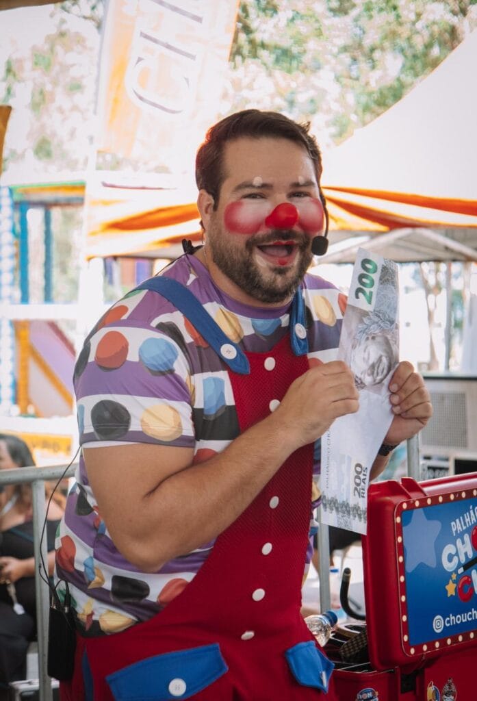 Show-de-Palhagica-com-ChouChou-697x1024 3ª edição do Festival Cidade Vertical celebra os 23 anos de Águas Claras com programação gratuita