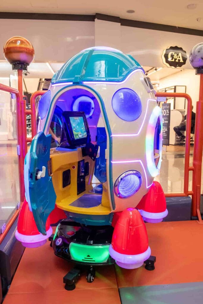 foguete-683x1024 Astroventura no Taguatinga Shopping: parque espacial infantil é atração de férias em Brasília