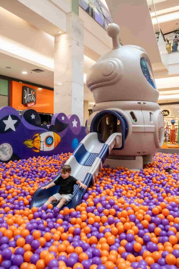 piscina-de-bolinhas-tgs-683x1024 Astroventura no Taguatinga Shopping: parque espacial infantil é atração de férias em Brasília