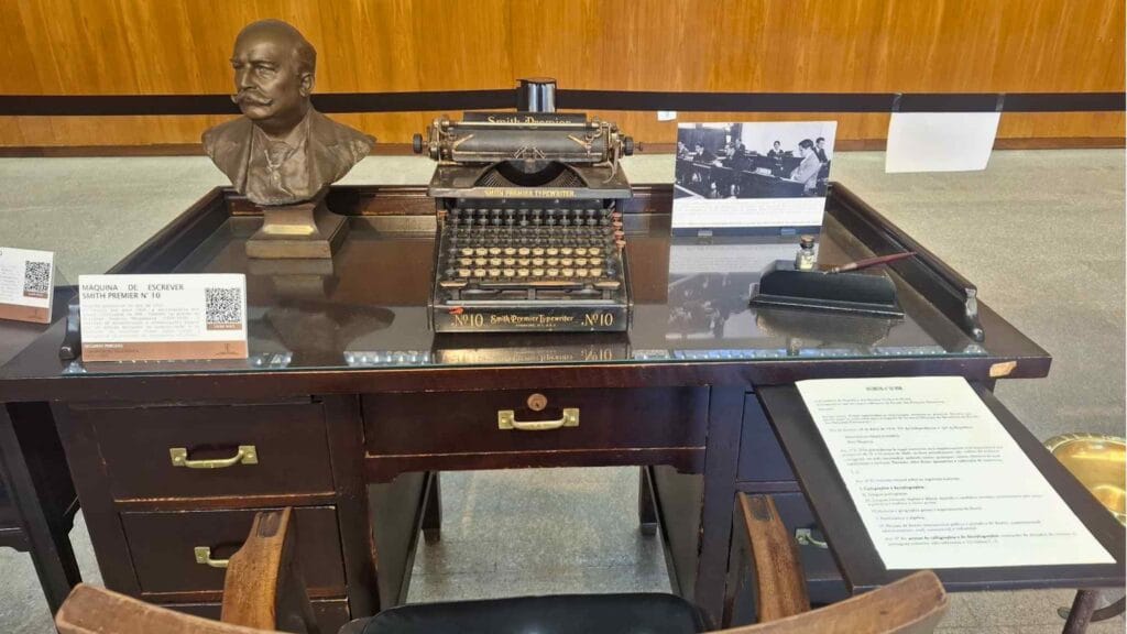maquina-de-escrever-smith-premier-10-1024x576 Férias no Itamaraty 2026: programação gratuita para crianças em Brasília