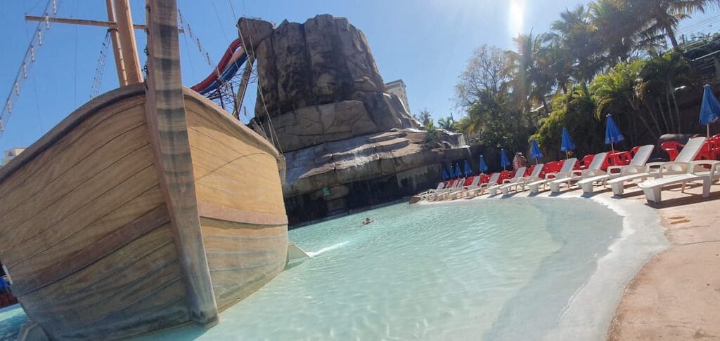 Acqua-Park-Barco-Pirata-Caldas-Novas-1024x486 Caldas Novas sem perrengue e com muita diversão: dicas para aproveitar o destino com crianças