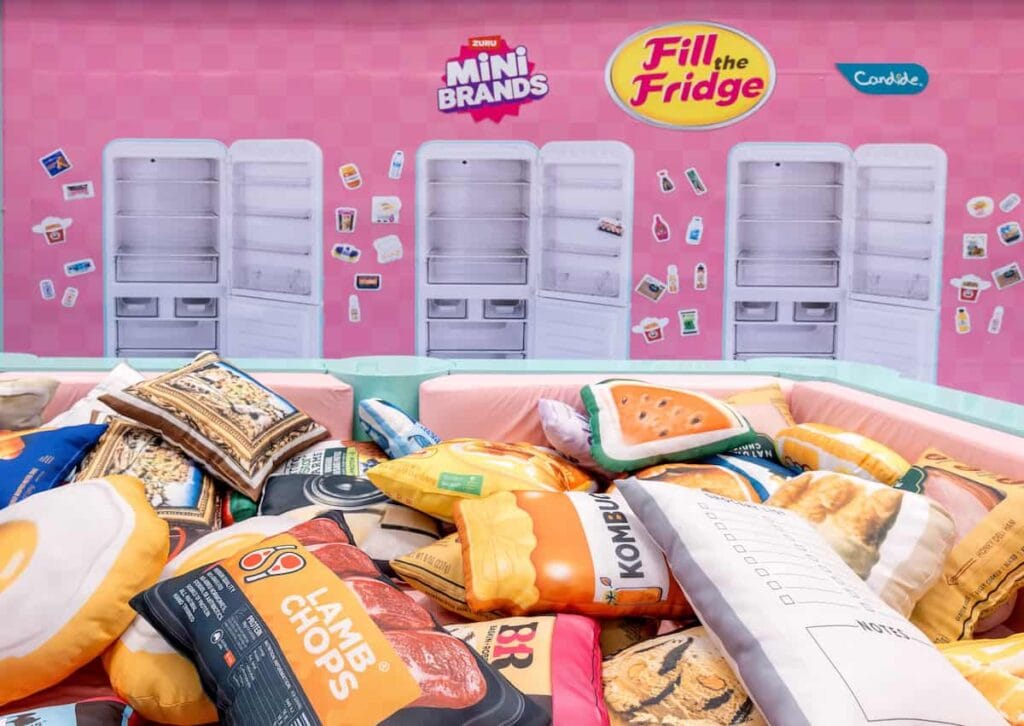 piscina-de-almofadas-1024x726 Fill the Fridge – Mini Brands leva geladeira gigante, brincadeiras e miniaturas ao ParkShopping
